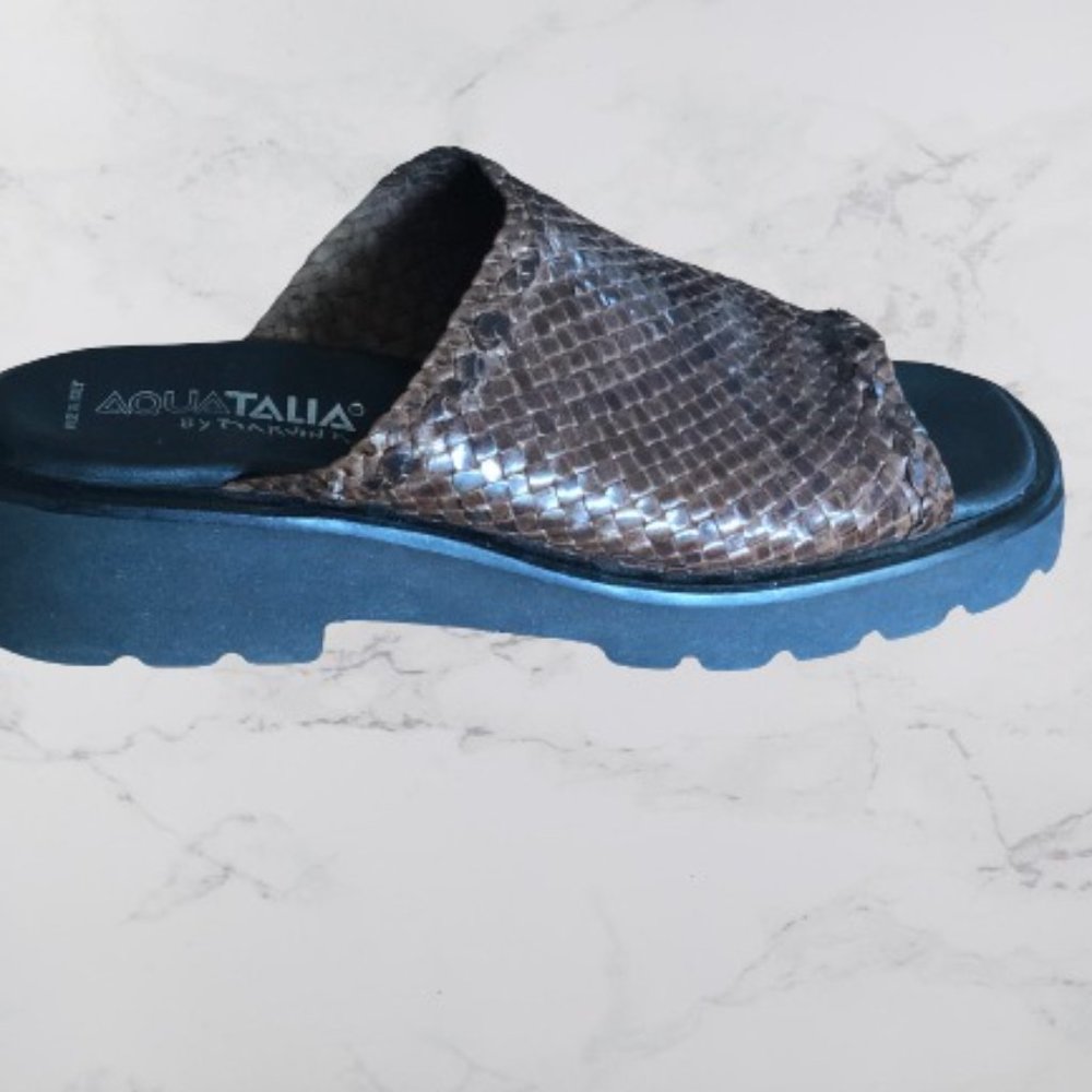 Aquatalia brown woven leather slides sandals 7,5